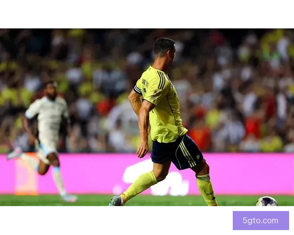 C罗罢赛遭官宣不满本泽马转投最强对手怒斥高层你们自己踢风波